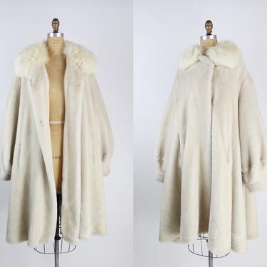 Vintage White Faux Fur Oversized Coat / Winter Wonderland / Collared Coat / Fur Collar / One Size 
