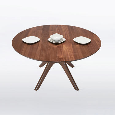 Round Expandable Dining Table in Solid Walnut &amp;quot;Kapok&amp;quot; 