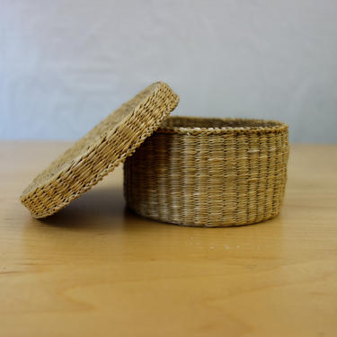 Small Round Basket with Lid, 4&amp;quot; Wicker Jewelry or Stash Box, Mini Crystal Storage Hippie Home Decor, Office Desk Organization 