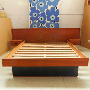 HA-16224 Canadian Modern Teak Queen Platform Bed