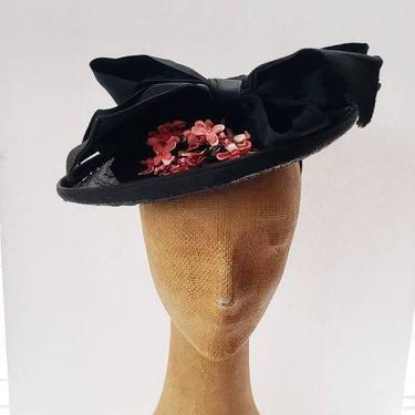 1940s Black Straw Hat Black Ribbon Bow Pink Flowers / 40s Spring Summer Cocktail Hat Shabby Chic / Isobel 