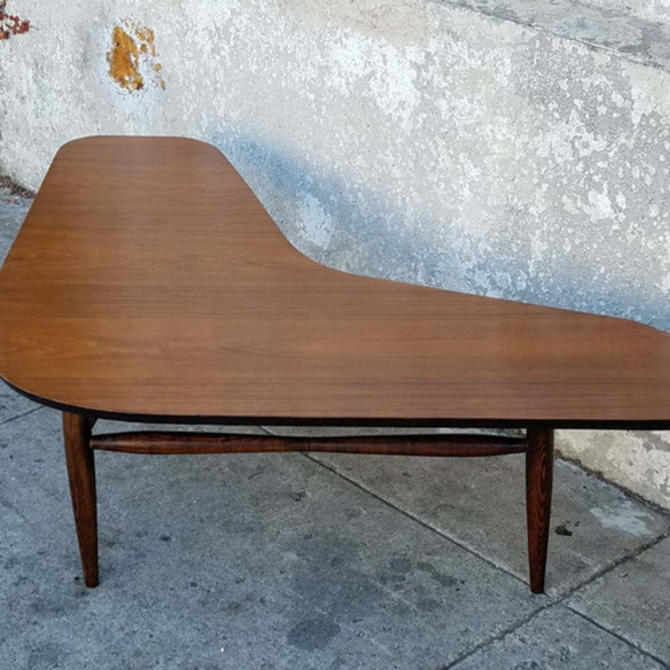Kind Walnut Boomerang Coffee Table, Boomerang Coffee Table Vintage