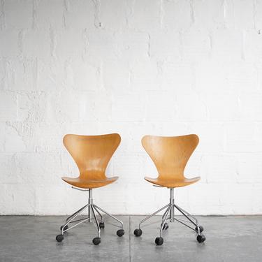 Series 7 Swivel Chairs  by Fritz Hansen