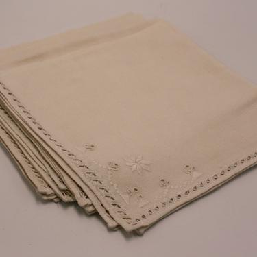 vintage ivory linen napkins with cut out border and monochromatic embroidery/set of four 