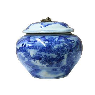 Chinese Oriental Blue Off White Porcelain Round Container Urn ws1113E 