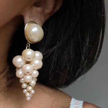 vintage oversized pearl drop earrings 