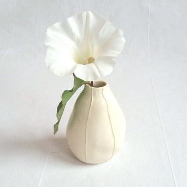 Bud vase. Simple original handmade pottery 