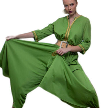 1970’s Vintage Jumpsuit, green wide leg Jumpsuit sheet lightweight material deep v zipper in gold trim made in USA size m/l 