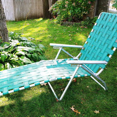 Vintage Green Webbed and Aluminum Folding Garden/Lawn Lounge Chair 