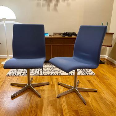 Pair of Vintage Arne Jacobsen Oxford Chairs Blue Swivel Fritz Hansen 