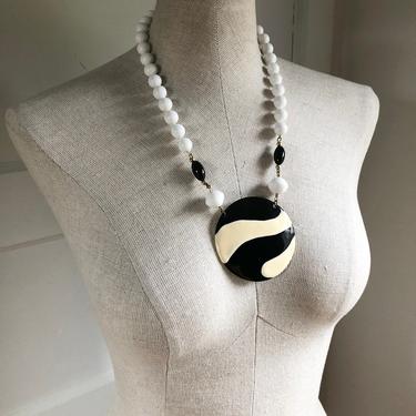 1980s Black &amp; White Abstract Pendant Statement Necklace 