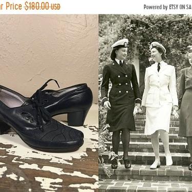 Bi-Annual Sale 35% Off Morning Roll Call - Vintage 1940s WW2 Navy Leather &amp; Mesh Lace Up Oxfords Shoes - 7 1/2C 