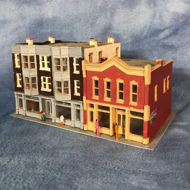 Vintage Pair of Model City Town Store Buildings, Apartments, Sidewalk Figures, N Scale 