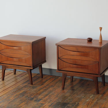 Pair of Walnut Nightstands with Bentwood Ribbon Pulls 