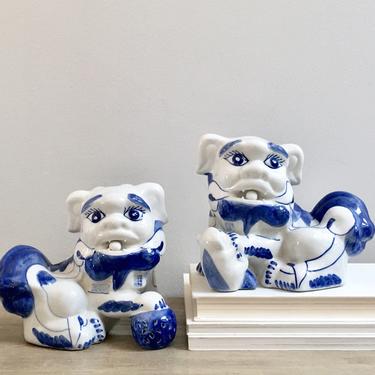 Vintage Foo Dog Statues Blue White Chinese Guardian Lions Shisa Dogs Chinoiserie Decor 