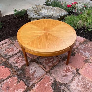 Round Mid Century Modern Coffee Table with Subtle Contrasting Triangles Inlaid Top 