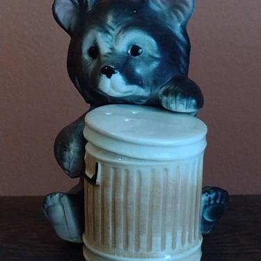 Vintage 1970s Fairway Japan Ceramic Bear Cub Trashcan Salt Pepper Shaker Set 4&quot; 