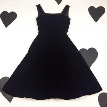 1950's Suzy Perette velvet little black dress 50's classic full circle skirt new look party / sleeveless / cocktail / evening / prom / xs 