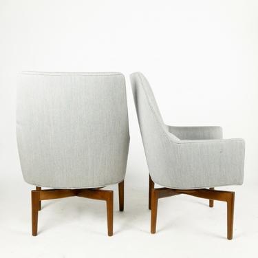 Pair of Swivel Chairs by Jens Risom