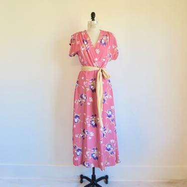 Vintage 1940's Pink Floral Tulips Print Rayon Dress Housecoat Housedress Robe WW2 Era Rockabilly 40's Loungewear 29" Waist Medium 