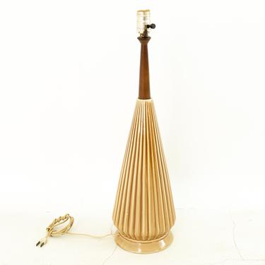 Mid Century Ribbed Cone Pottery Table Lamp 