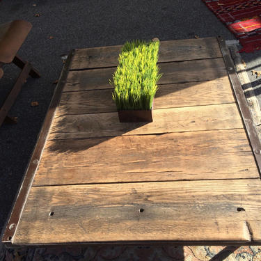 Antique Industrial pallet coffe table. 