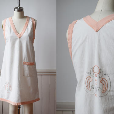 1920s Cotton Smock | Vintage 20s White and Pink Cotton Tunic Smock / Shift Dress with Arts & Crafts Embroidery | XS/S 