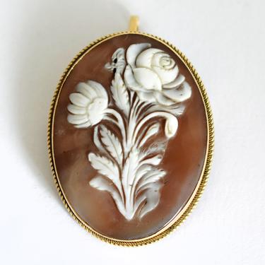 1910/20&#39;s Victorian 18k gold sardonyx ranunculus flowers pendant, unusual oval 750 gold floral themed statement brooch pin 