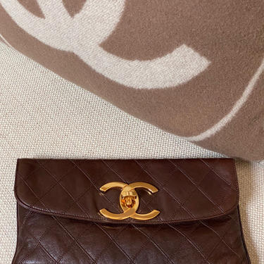 Vintage CHANEL CC Logo Turnlock Brown Quilted Leather Flap Bag Purse Evening Clutch 
