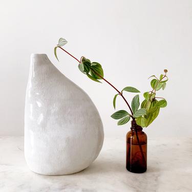 Odette fig. 11 // Handmade Porcelain Ceramic Vase 
