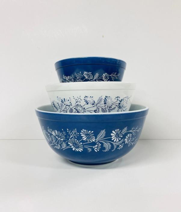 Vintage Pyrex Colonial Mist / Nesting Mixing Bowls / 401 / 402 / 403 / Daisy / FREE SHIPPING 