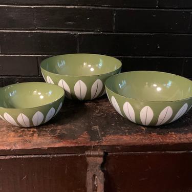 Vintage Cathine Holm Lotus Enamel Bowls Set of 3  Green and White 
