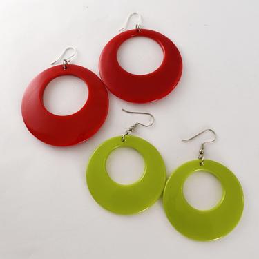 Swinging 60's red and green acrylic cut out circles hip go go dangles, big mod plastic hoop statement earrings set 