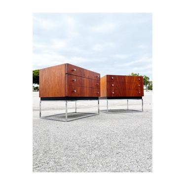 Pair of Mid Century Modern Nightstands or Side Tables 
