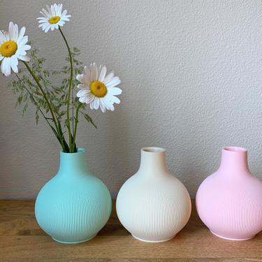 ASPEN Vase (STYLE 03 - Round) - Designed and Sustainably made by Honey & Ivy Studio in Portland, Oregon 