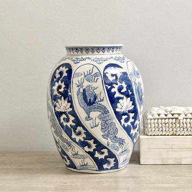 Large Chinese Vase Dragon Motif Chinoiserie Decor 