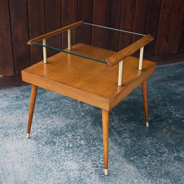 1960s Peg Leg Coffee Sofa Table 1960s Vintage Mid-Century Modern Tiered Blonde Glass Atomic Ranch Risom Danish Scandinavian Craft Coffee 