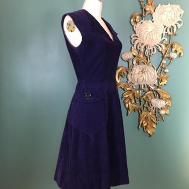 1940s dress. purple corduroy, vintage 40s dress, medium large, film noir style, dress with pockets, full skirt, side buttons, fit and flare 