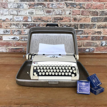 Vintage Sears Tower Citation Typewriter with Case Working 