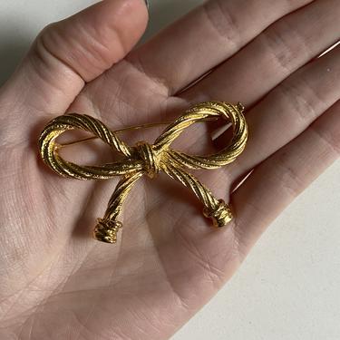 Pretty Gold Roped Metal Bow Brooch