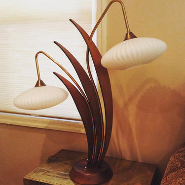 Large Midcentury Modern Sculptural Table Lamp with Walnut &amp;quot;Sails,&amp;quot; brass and Shaped Frosted Glass Light Shades 