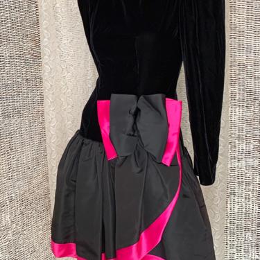 SO LUXE Vintage 80s Party Dress Cocktail, Hot Pink and Black, Big Bow, Pouf Tulle Netting, Zum Zum 
