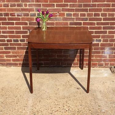 Square midcentury modern dining/kitchen table. Seats 4.