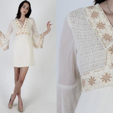 V Neck Angel Sleeve Dress / Crochet Lace Bell Sleeves / Ivory Boho Wedding Drees / Vintage 70s Smocked Prairie Kimono Mini Dress 