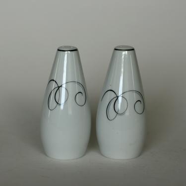 vintage ceramic salt and pepper shakers/mid century/black swirl/made in japan 