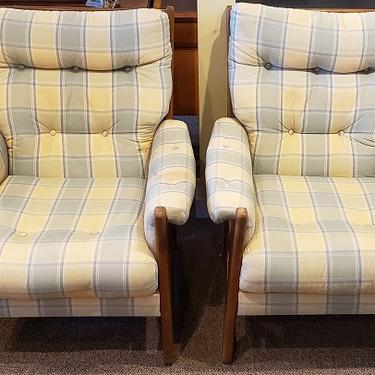 R14 Pair of Vintage Lounge Chairs c.1970