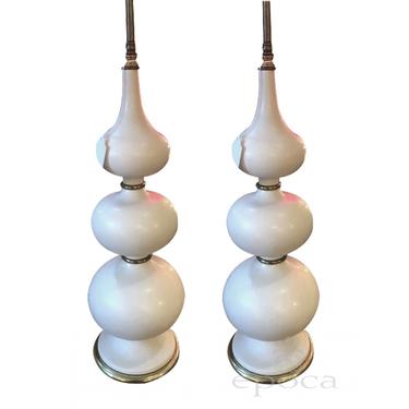 a stylish and mod pair of Gerald Thurston 1960's ivory-glazed ceramic gourd-form lamps