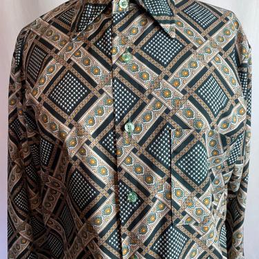 70’s men’s green print shirt~ button down retro green & gold pattern 1970’s groovy knit~ pointed collar wash n wear size M 