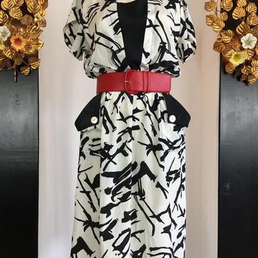 1980s rayon dress, black and white, vintage 80s dress, 1950s style dress, graphic print dress, size medium, dress with pockets, split sleeve 