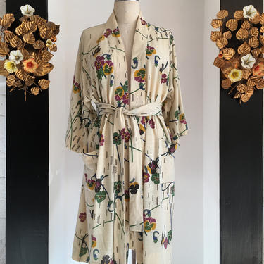 1970s cotton robe, vintage 70s robe, lightweight house coat, Art Deco floral print, buttercream yellow, size medium, robe with pockets, 36 